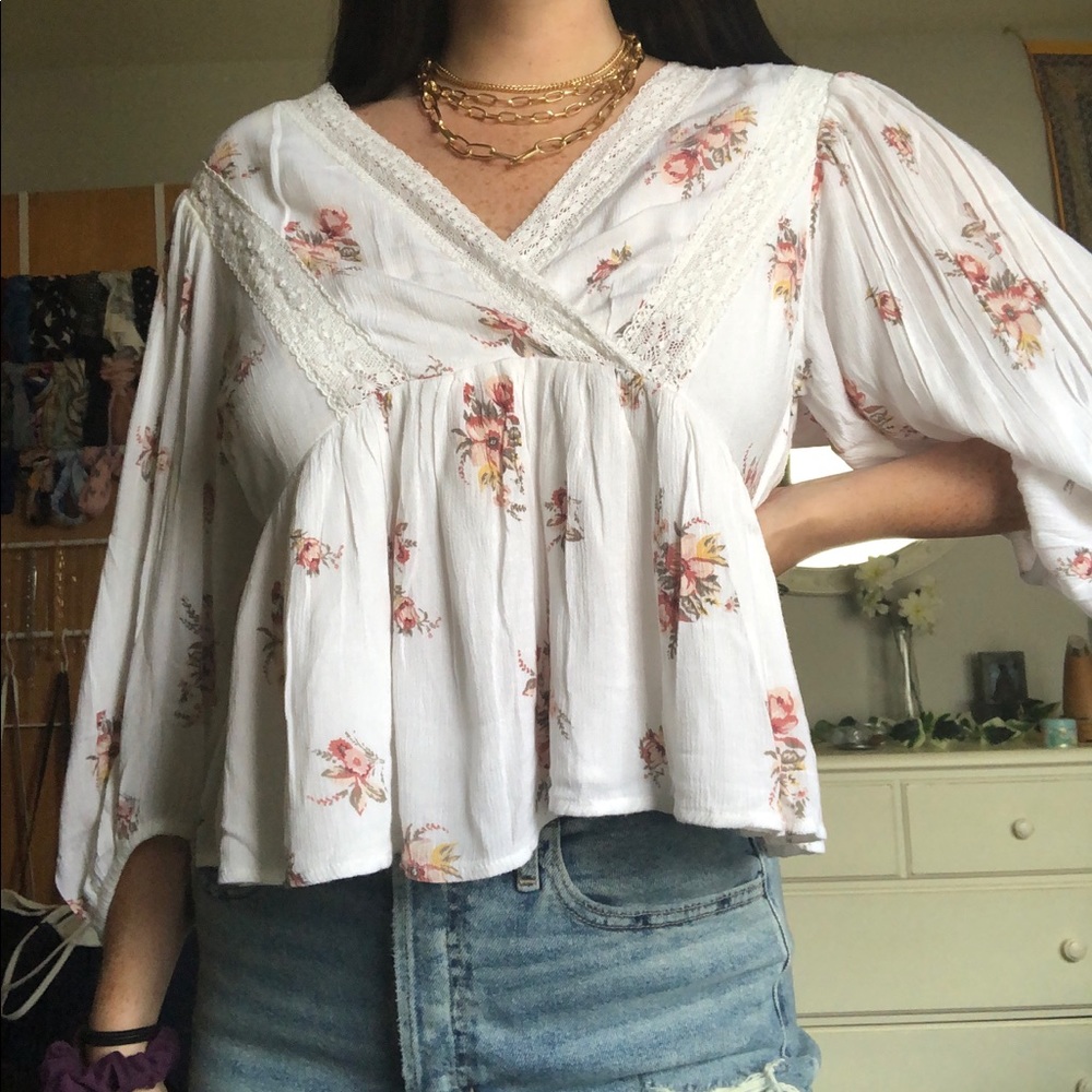 Flowy long sleeve floral white top
